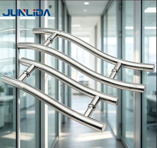 Poignée de porte en verre en acier inoxydable poli chromé en forme de S, idéale pour les portes de douche d'entrée de bureaux ou d'hôtels.