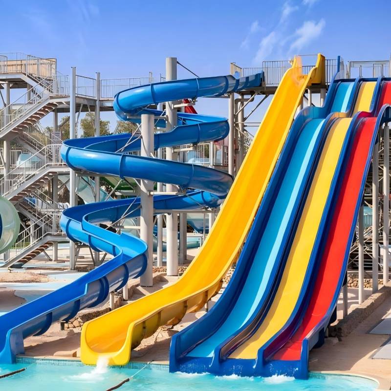 Yashirib, videoga qaradi