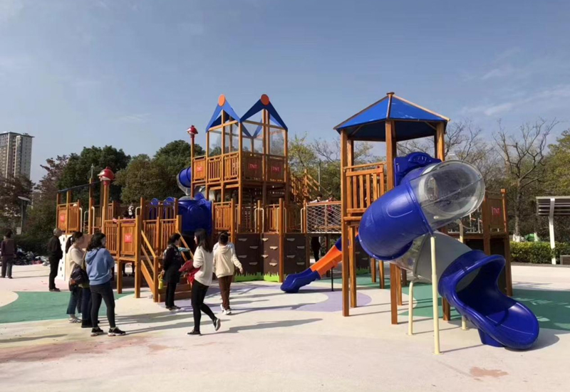 How to buy outdoor children's play equipment
