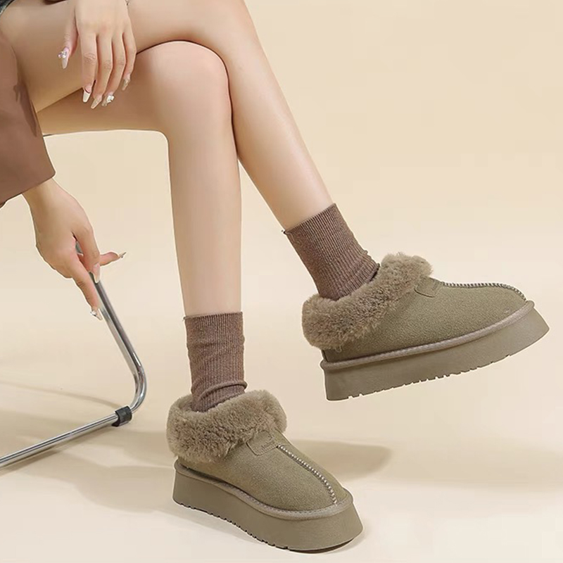 Women's winter snow boots and plush fur sh...