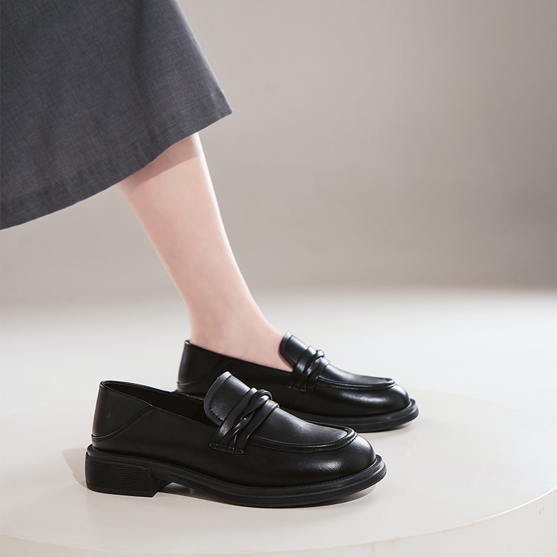 versatile women's casual leather shoes