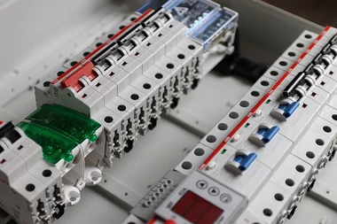 electrical-control-panel-components_circuit-breaker.jpg