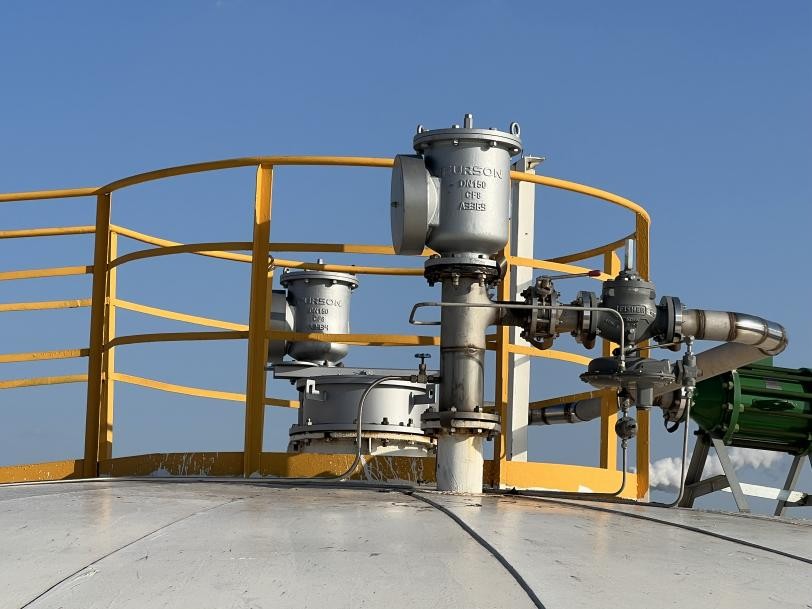 Atmospheric tank configuration 9620 ultra-low leakage breather valve with flame arrester mature application of great contribution to carbon emission reduction: