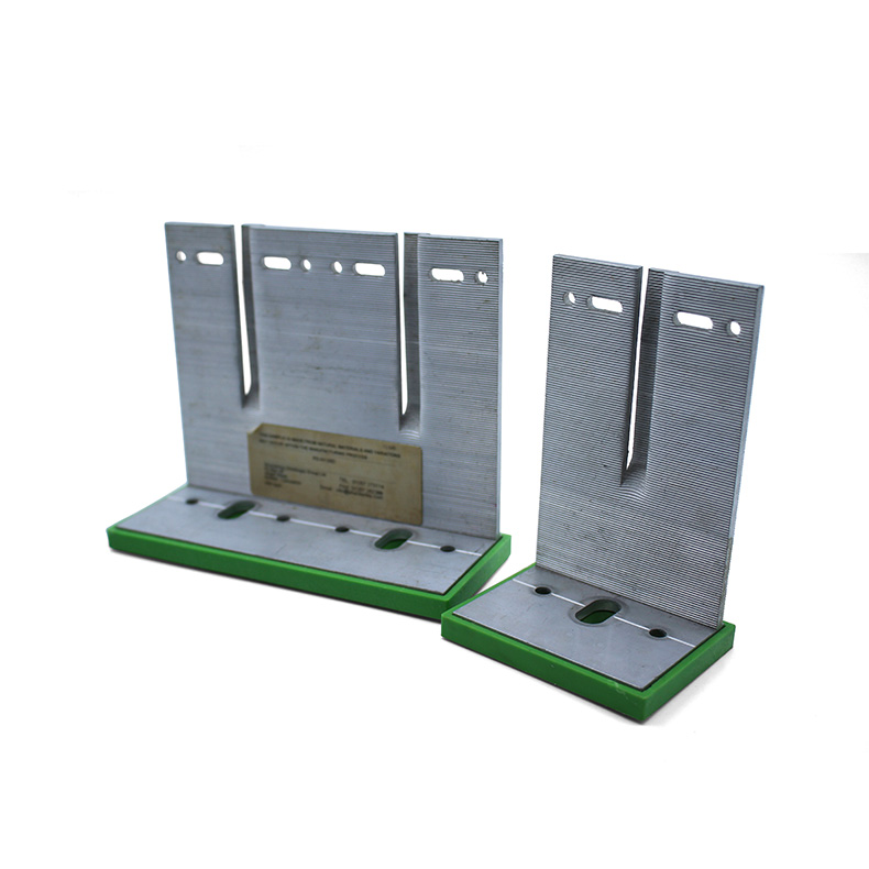 Aluminum angle for curtain wall with plastic boot