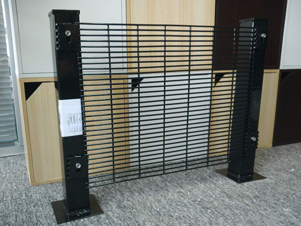 Высокий-уровень-безопасности-358-забор-application-6r5x