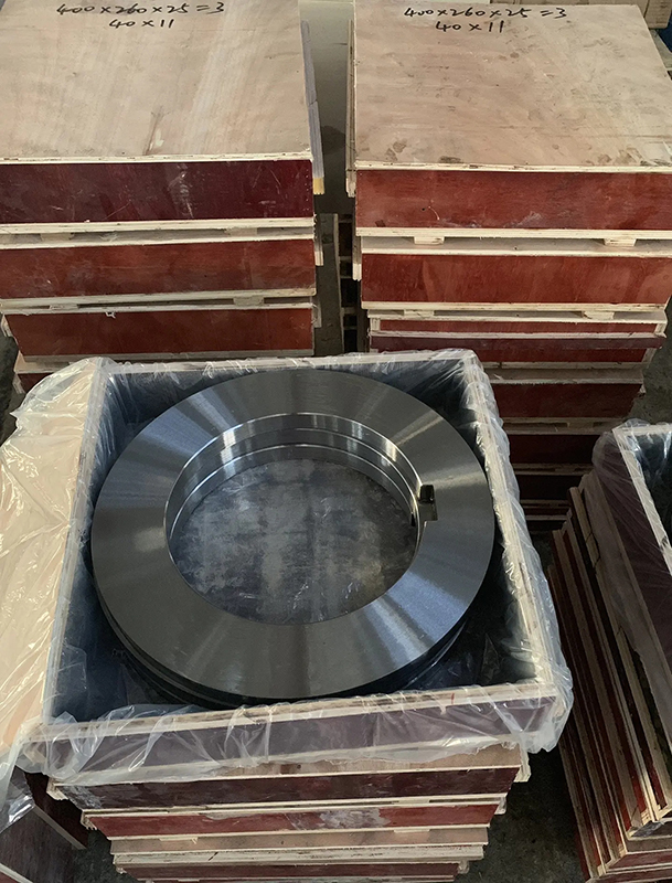 Are you seeking top-tier slitting blades and complete sets of tooling for your longitudinal slitting machine?