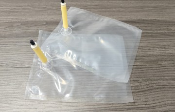 Sachet de savon liquide rechargeable avec valve tubulaire