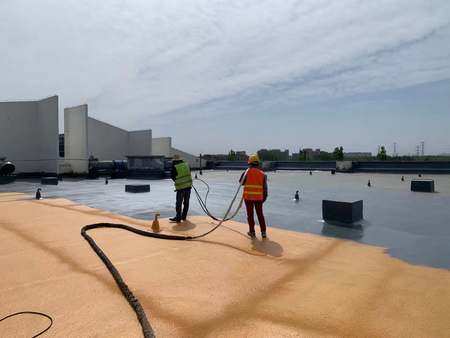 Polyurea vs. Epoxy Resin:  Why Is the "New King" of High-Performance Coatings Disrupting the Status Quo?