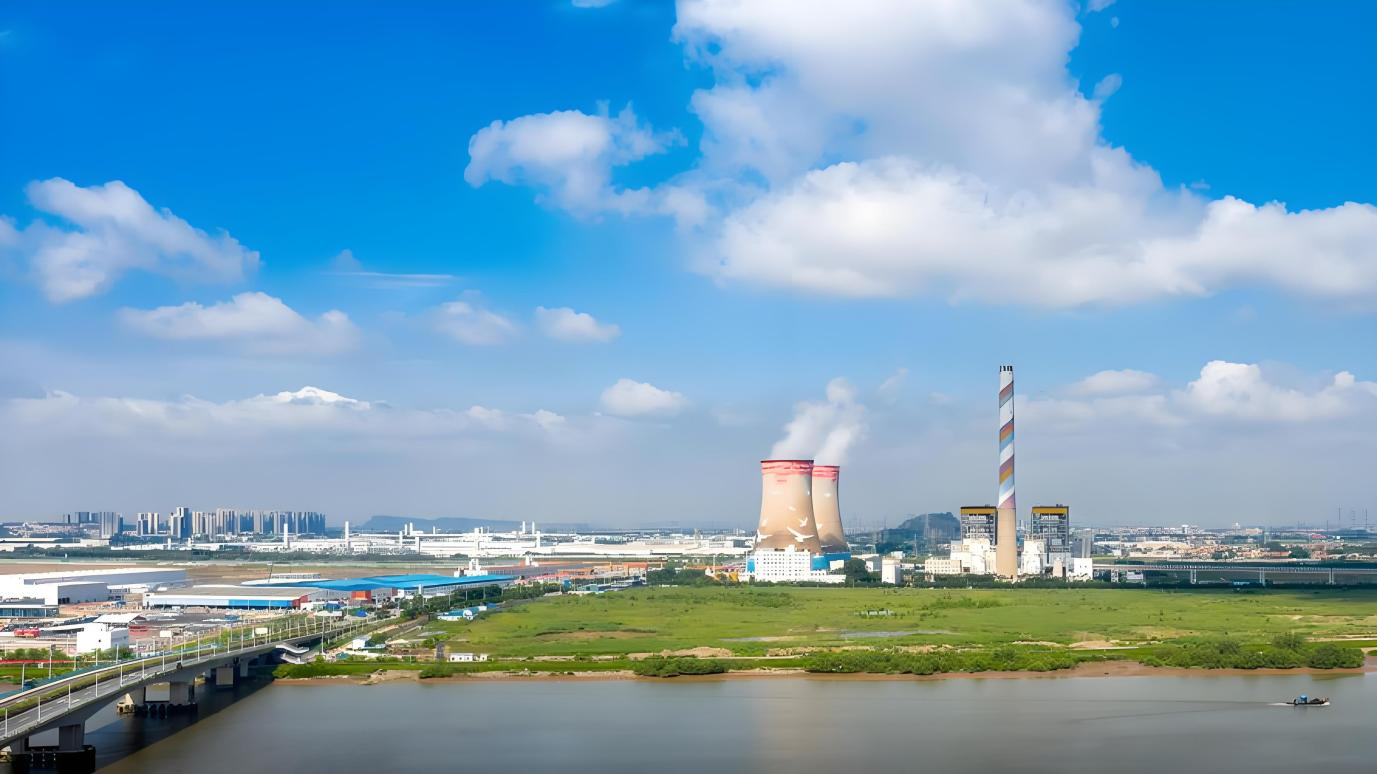 Polyurea coatings provide long-term anti-corrosion protection for power plant chimneys, and SANTAM's follow-up inspection confirms their superior performance.