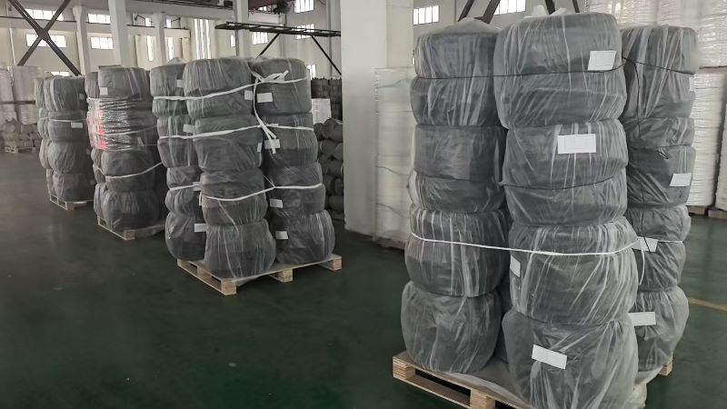 Wuxi Henglong Cable Material Co., Ltd. успешно отправила 3 тонны образцов пряжи из черного подводного кабеля PP на Центральноевропейский кабельный завод для пробного использования