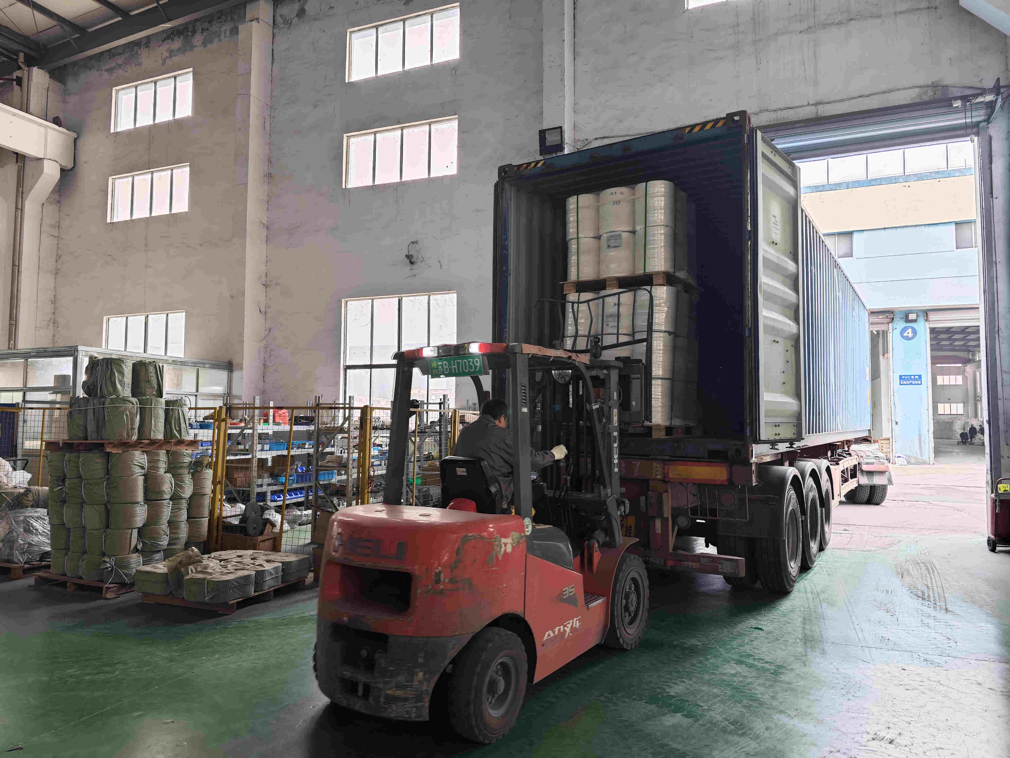 Компания Wuxi Henglong Cable Material Co., Ltd. успешно отправила 60 тонн кабельного каната на кабельный завод в Юго-Восточной Азии