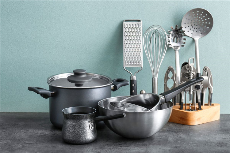 The characteristics of different materials kitchenware (3)e16