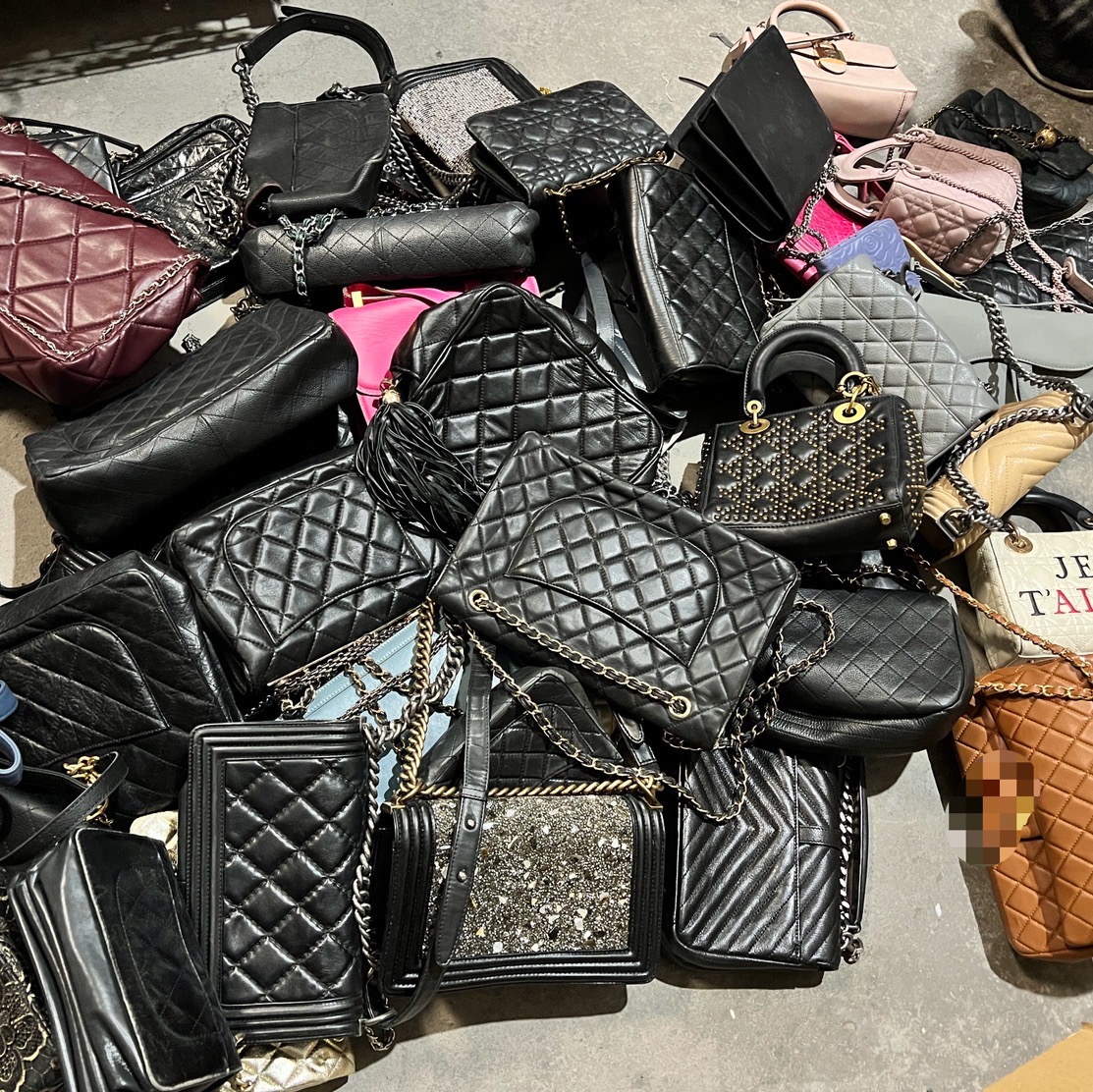🌍 The Beauty of Secondhand Fashion – Shoes, Clothes, and Bags with a New Life