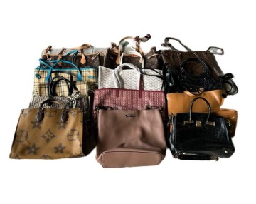 A04 Tote Bag (Grade AAAAA)