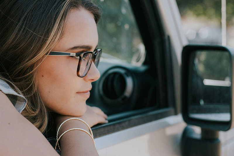 driving with eyeglass.jpg