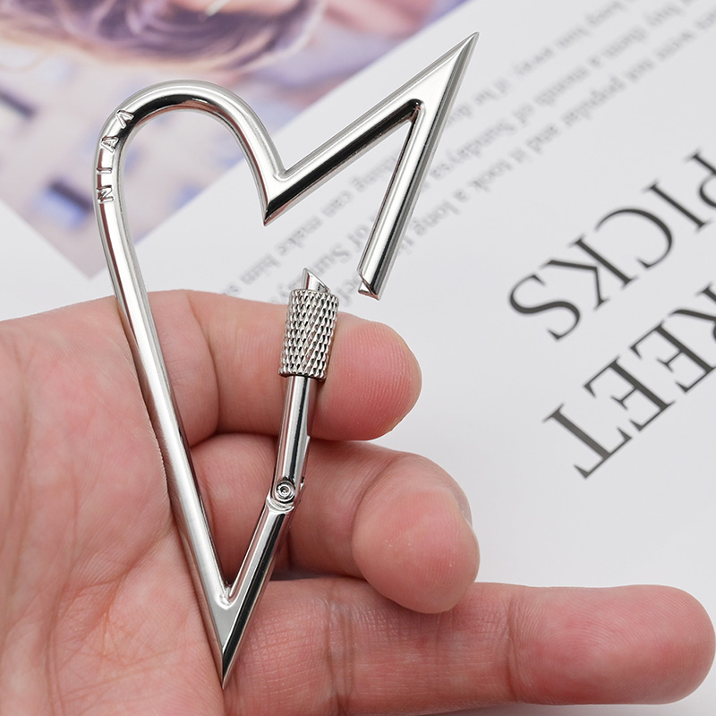 Carabiner hình trái tim