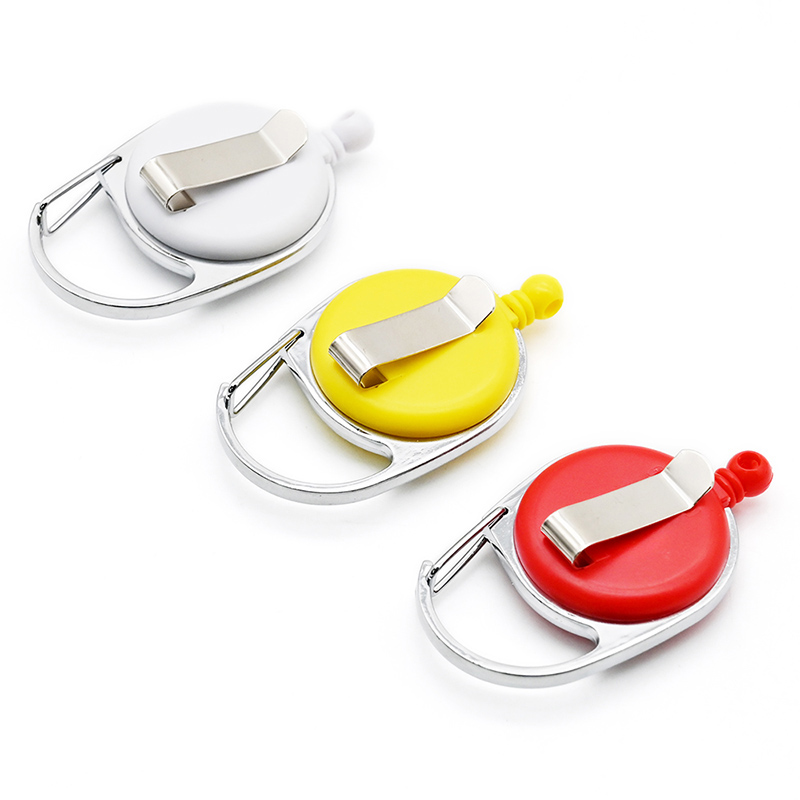 Porta-crachá retrátil com argola para chaveiro.JPG