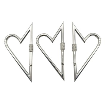 Mosquetón con cierre de corazón con forma de corazón...