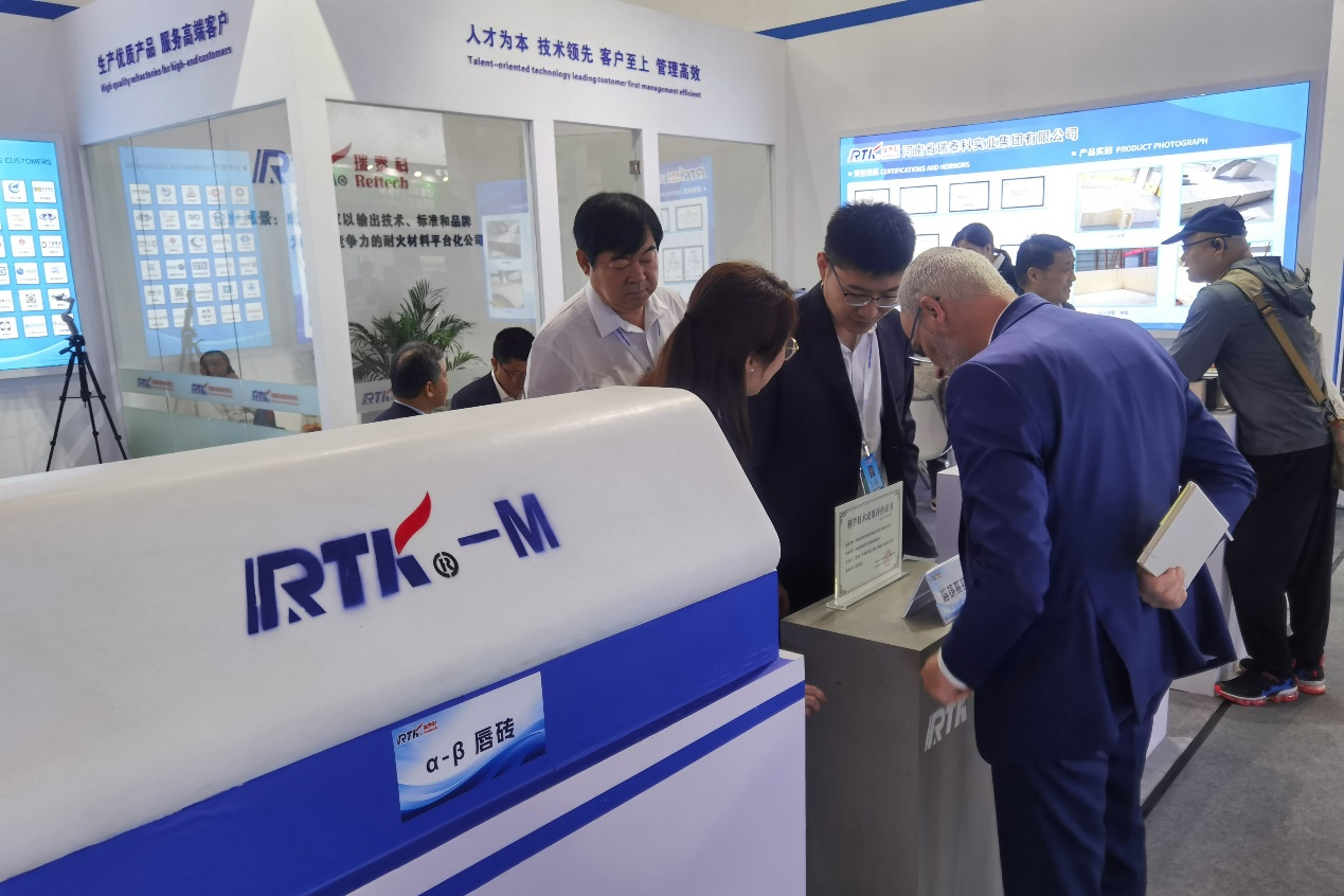 Reftech-appeared-at-the-32nd-China-International-Glass-Industry-Technology-Exhibition3.jpg