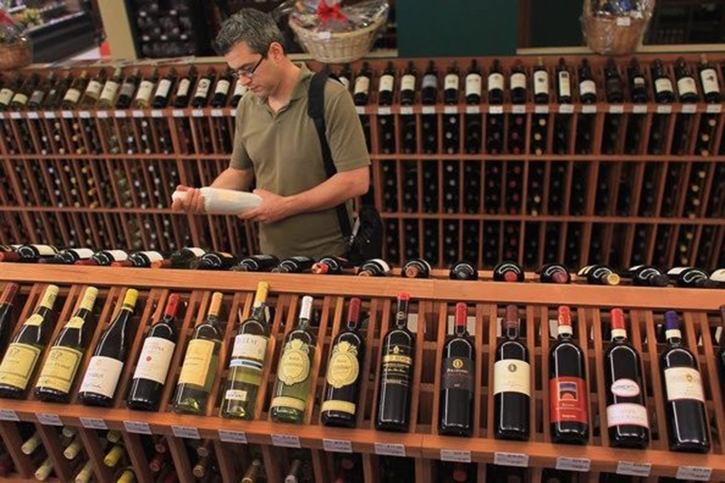 How do labels affect the printing of products?