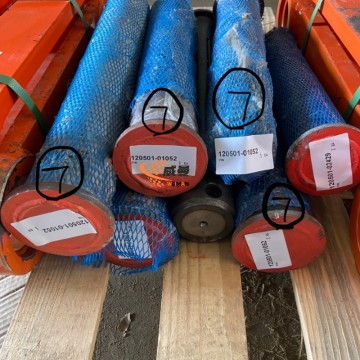 De hoogwaardige DEVELON DOOSAN ARM TO LINK PIN, 120501-01052, is te koop.