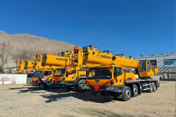 Heading to the Plateau! LiuGong Equipment Delivered to Aneng Group to Support Key Project Construction