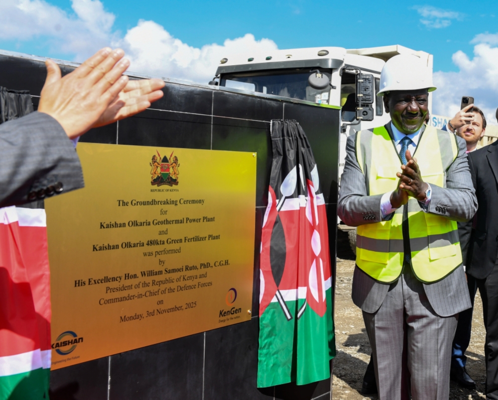 The President of Kenya personally test-drove the vehicle and highly praised XCMG!