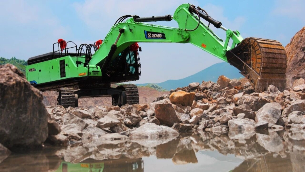The world's largest pure electric excavator has been delivered for testing!