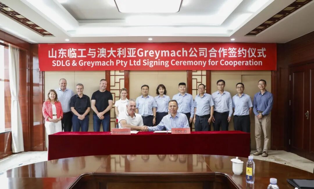 Expanding into Australia! Shandong Lingong and Greymach Company successfully signed a contract.