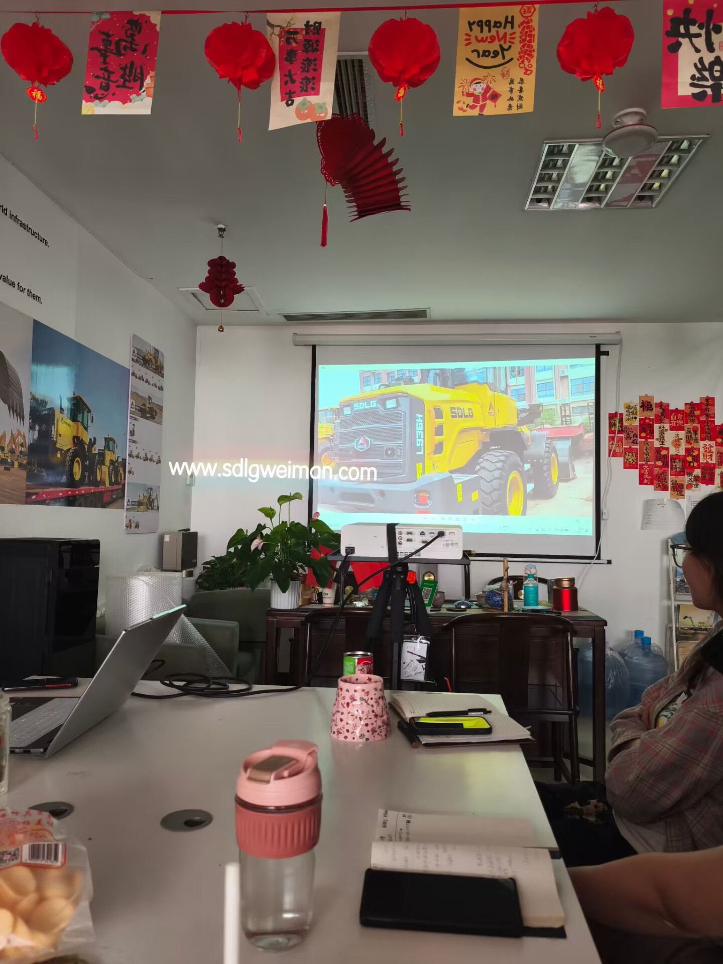 Deepening Product Expertise | Linyi Weiman Conducts Specialized Internal Product Training on SDLG Wheel Loaders
