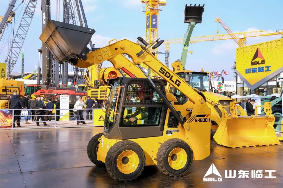 Máy xúc lật bánh xích SDLG SR800H: linh hoạt và đa năng, một công cụ xây dựng đô thị thông minh.