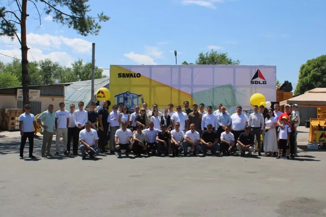 Hãy khen ngợi sản phẩm "Lingong-made"! Công trình lắp đặt điện đầu tiên tại Kazakhstan đã chính thức được bàn giao.
