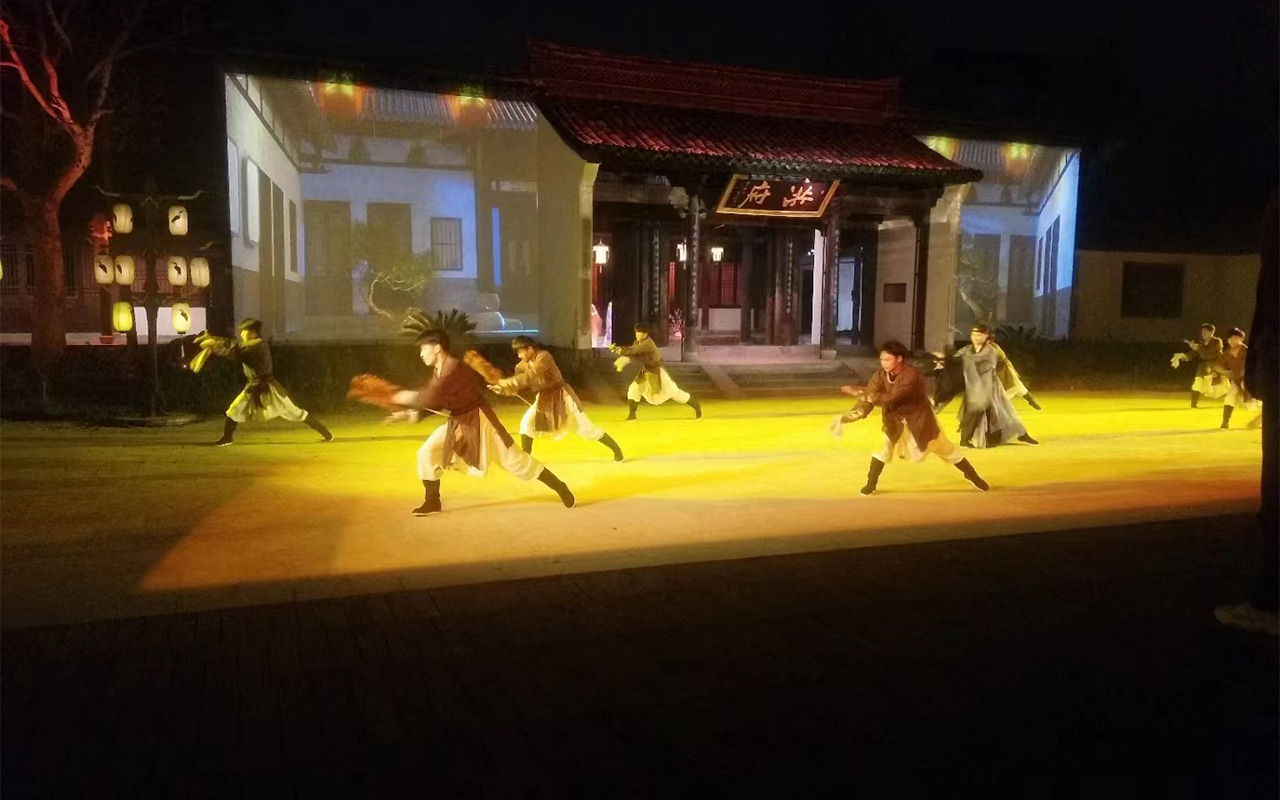 Collaborates with Xixi to Create a Stunning Light Display1