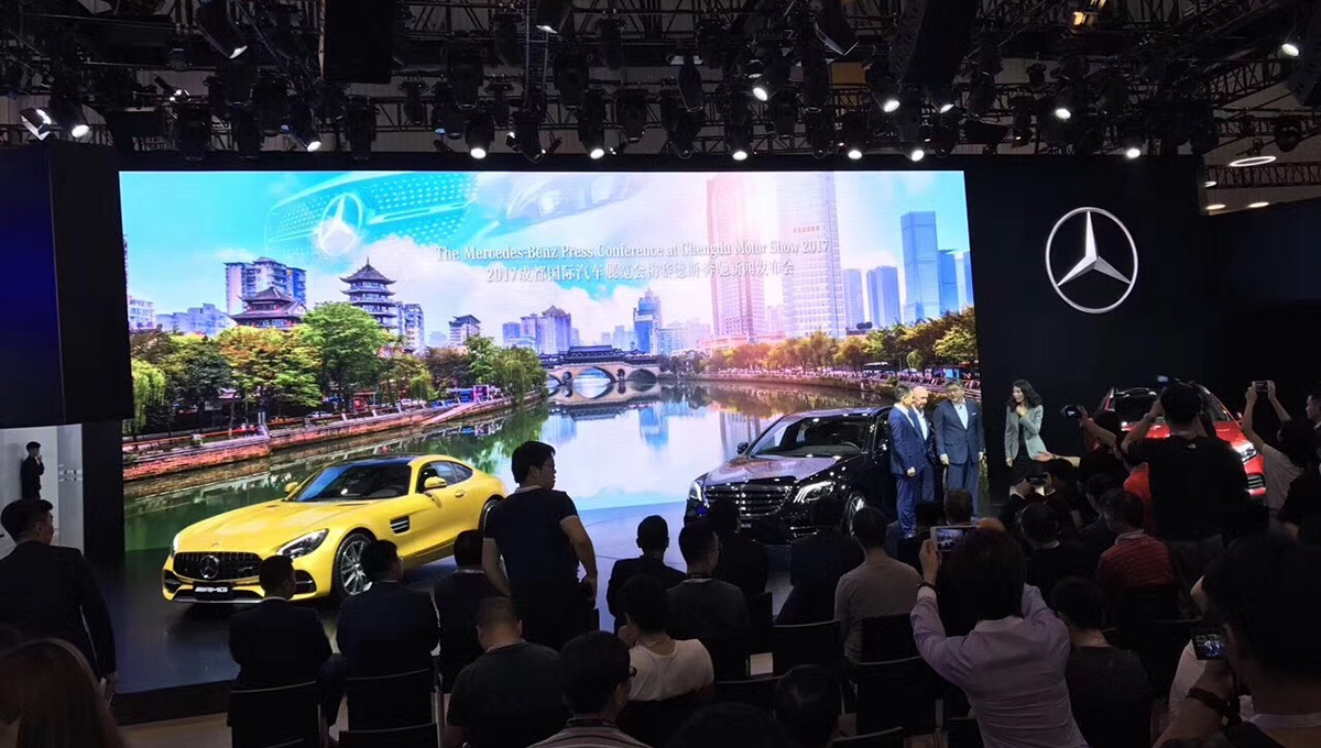 Guangzhou iTOPLITE Optoelectronics Elevates Mercedes-Benz Display at 2017 Chengdu Auto Show with Captivating Lighting (1)