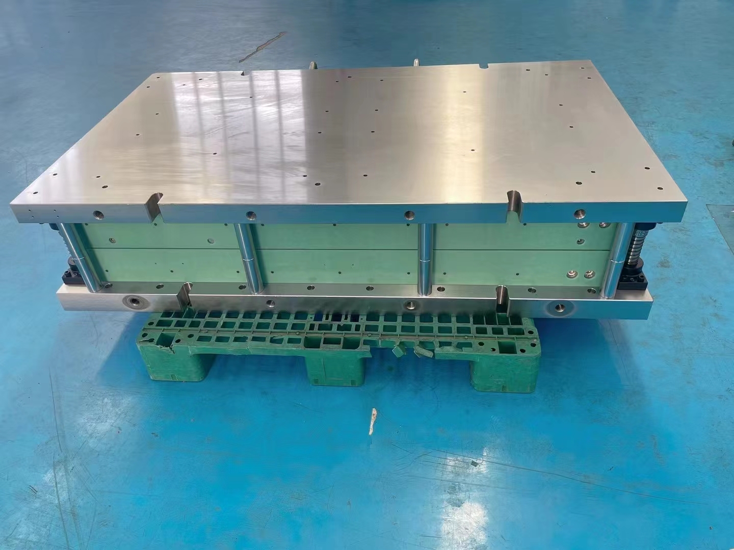 KUNSHAN SHIBAODE successfully shipped two sets of key molds for the hydrogen fuel cell industry