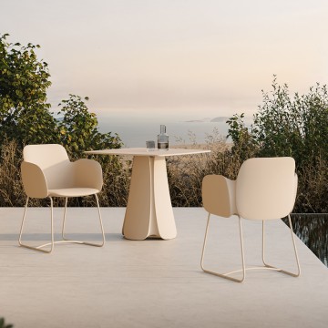 small resin backyard outdoor picnic table and 2 chairs