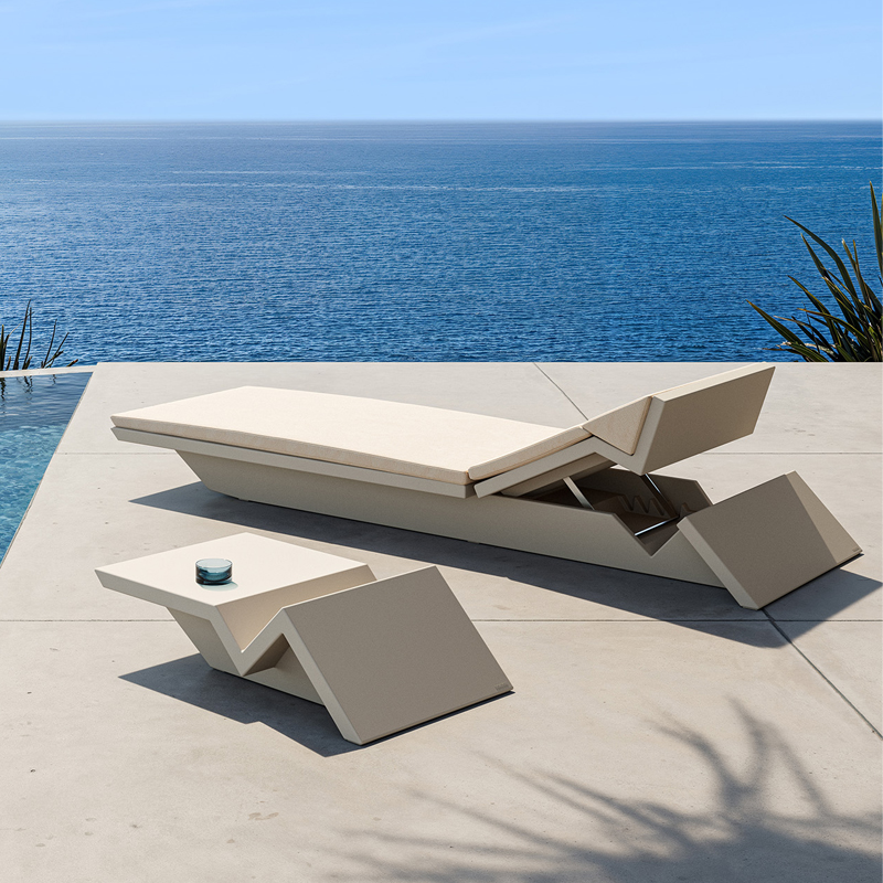 Chaise longue de jardin inclinable en résine