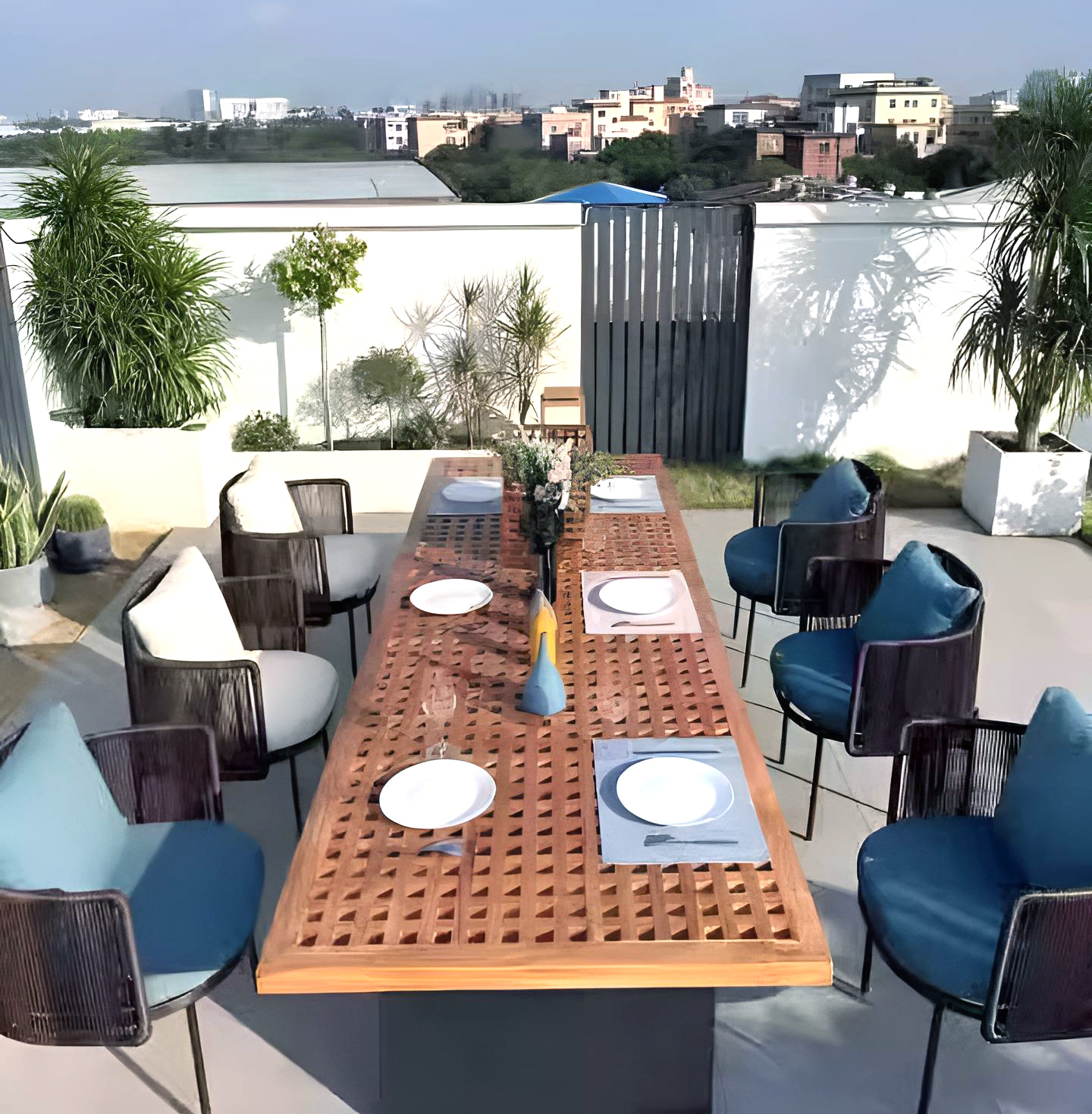 Outdoor dining table: creating a new space for family gatherings