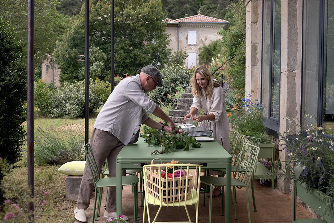 outdoor dining table (1)