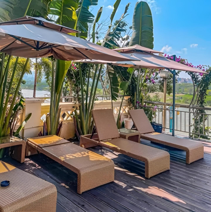 Why is outdoor terrace lounge chair a must-have in summer?
