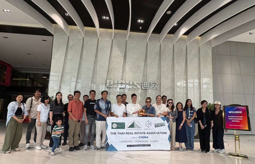 We warmly welcome the delegation from the Thai Real Estate Association and the Thai Hotel Association to visit our group's showroom and factory