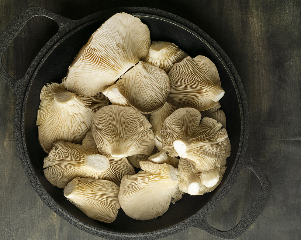 flat-lay-mushrooms-pot