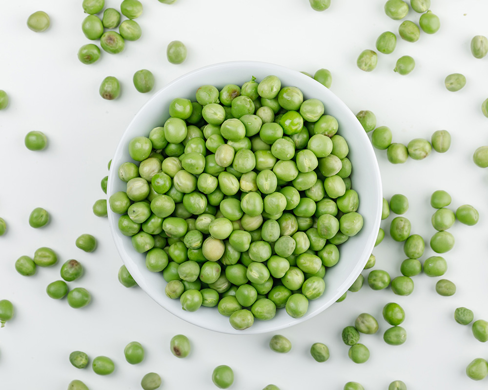 green-peas-white-bowl