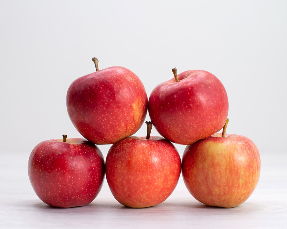 red-fresh-apples