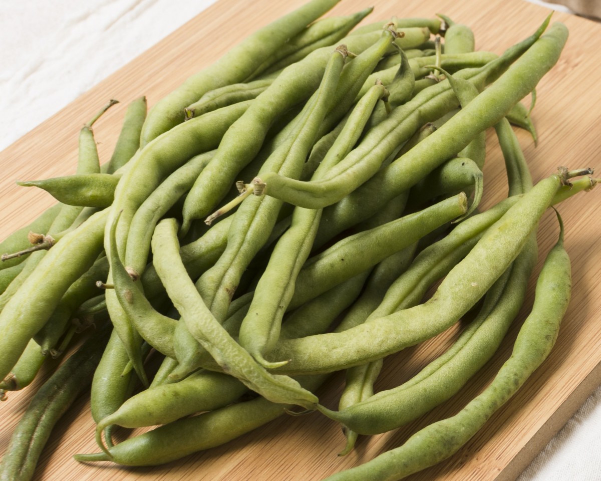 flat-lay-beans-chopping-board
