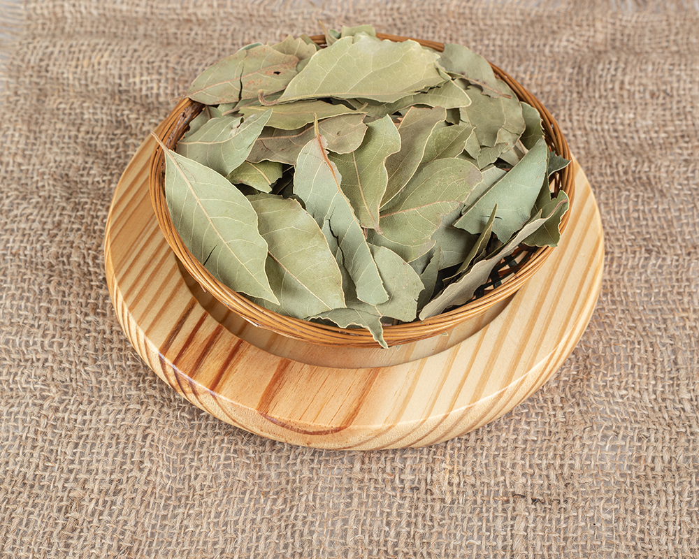 dried-green-bay-leaves