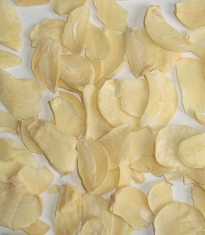 What Are Garlic Flakes And How They're Produced