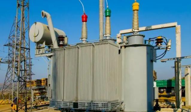 What kinds of transformers are commonly used? What are the characteristics of each?