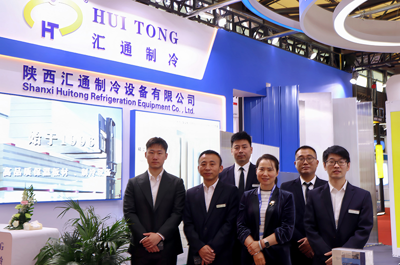 ຕູ້ເຢັນ Huitong ສ່ອງແສງຢູ່ງານວາງສະແດງເຄື່ອງເຢັນຈີນປີ 2025, ອຸດສາຫະກຳນຳໜ້າການພັດທະນາຂຽວດ້ວຍເຕັກໂນໂລຊີນະວັດຕະກຳ