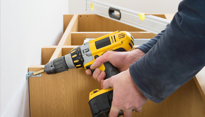 How to properly maintain lithium batteries for power tools?